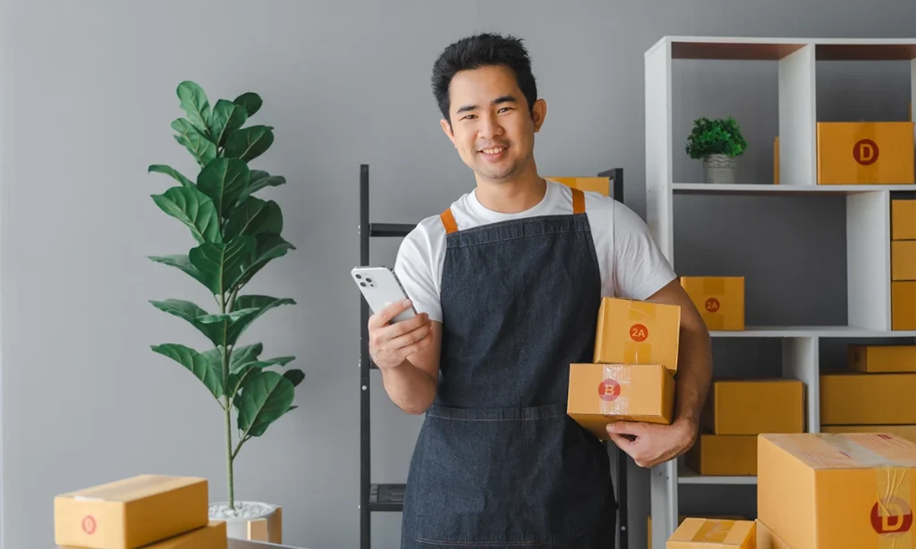 Urbano-emprendedor-gestiona-envios-negocio