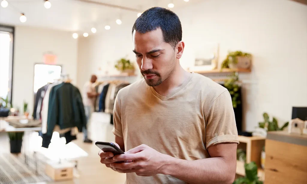 Urbano-emprendedor-gestiona-pedido-App-UR